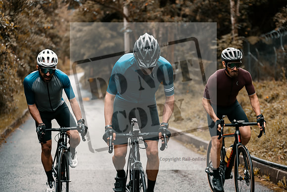 pexels-munbaik-cycling-clothing-3893851-7099138